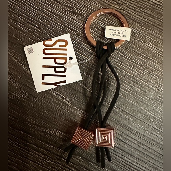 LuLaRoe Key chain - Picture 1 of 3